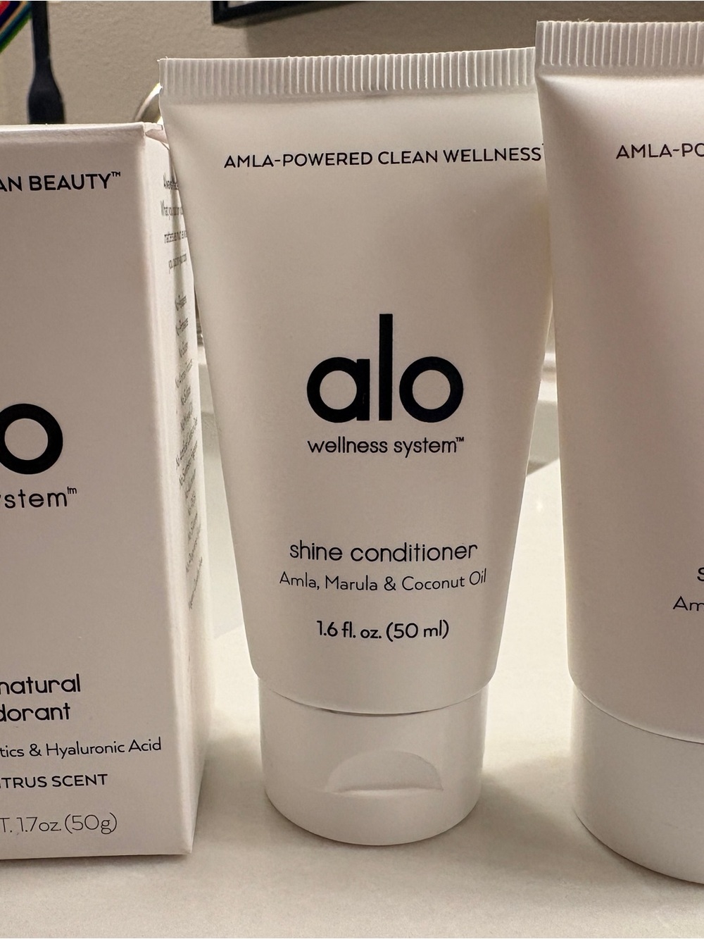 ALO Yoga white Shine Conditioner Tube